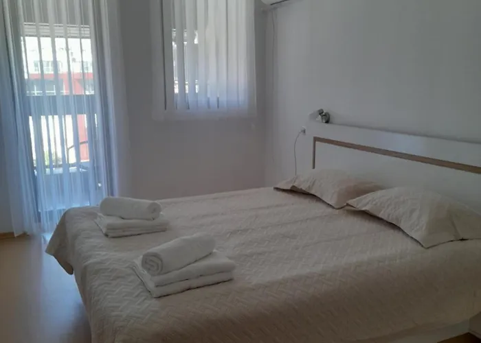 Lux 4403 Near The Lift