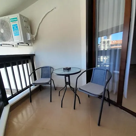 Lux 4403 Near The Lift *