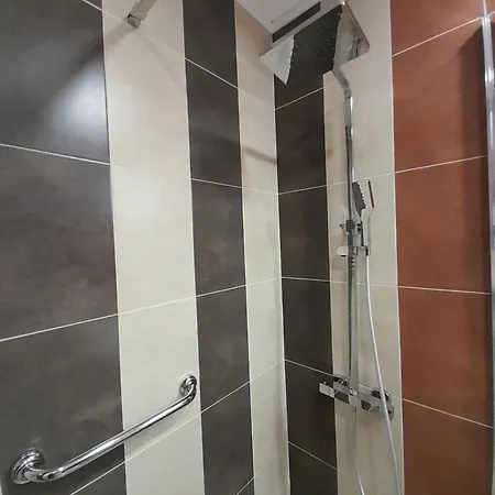 Lux 4403 Near The Lift