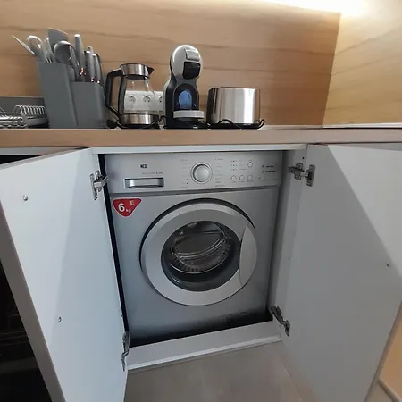 Lux 4403 Near The Lift