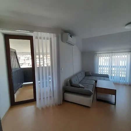 Lux 4403 Near The Lift *