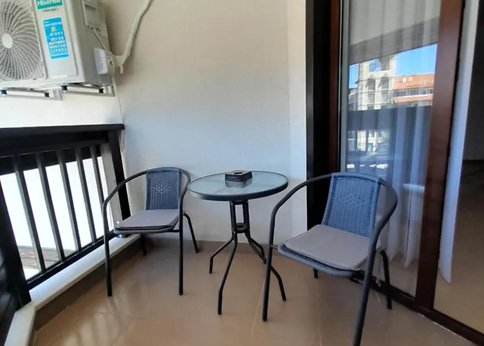 Lux 4403 Near The Lift *