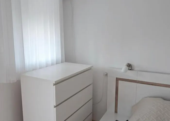 Lux 4403 Near The Lift